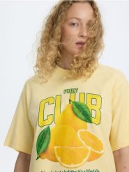 T-shirt regular z nadrukiem - jasnożółty. Żółte t-shirty damskie Reserved, l, bez wzorów, z bawełny, bez kołnierzyka. W wyprzedaży za 39.99 zł.