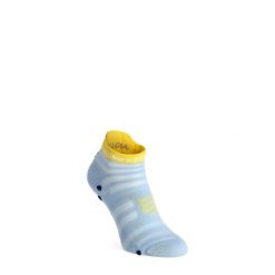 Skarpety do biegania Compressport Pro Racing Socks v4.0 UL Run Low. Niebieskie skarpetki damskie Compressport, bez wzorów. Za 70.99 zł.