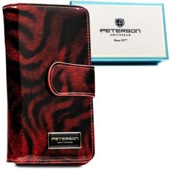 Pionowy, lakierowany portfel damski ze skóry naturalnej i ekologicznej w czerwonym kolorze - Peterson. Czerwone portfele damskie Peterson, bez wzorów, z lakierowanej skóry. Za 129.99 zł.