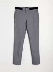 Spodnie chino slim fit z domieszką wiskozy - szary. Szare spodnie materiałowe męskie Sinsay, bez wzorów, z wiskozy. Za 69.99 zł.