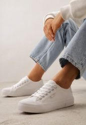 Białe Trampki VICES Ozdobione Napisem Riovanne. Białe trampki i tenisówki damskie Born2be, bez wzorów. Za 69.99 zł.