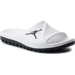 Klapki NIKE - Jordan Super.Fly tm Sld 2 Grpc 881572 110 White/Black Pure Platinum. Białe klapki i japonki męskie Nike, z tworzywa sztucznego. W wyprzedaży za 139.00 zł.