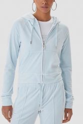 JUICY COUTURE Błękitna bluza damska Madison Outline, Rozmiar XS. Niebieskie bluzy z kapturem damskie Juicy Couture, s, z materiału. W wyprzedaży za 217.99 zł.