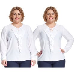 Wyjątkowa biała bluzka z żabotem PLUS SIZE. Białe bluzki damskie Moda Size Plus Iwanek, plus size, bez wzorów, z materiału, biznesowe, bez kołnierzyka, plus size, bez ramiączek. W wyprzedaży za 39.90 zł.