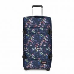 Walizka na kółkach Eastpak Transit'R M. Niebieskie walizki Eastpak, bez wzorów, duże. W wyprzedaży za 719.00 zł.