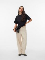 Vero Moda Koszulka w kolorze czarnym rozmiar: S. Czarne bluzki damskie Vero Moda, s, bez wzorów, z bawełny, bez kołnierzyka, bez ramiączek. Za 58.14 zł.