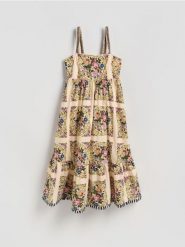 Wzorzysta sukienka na ramiączkach - wielobarwny. Sukienki damskie Reserved, l, bez wzorów, z bawełny, bez kołnierzyka, bez ramiączek, midi, rozkloszowane. Za 239.99 zł.