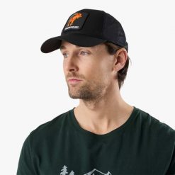 Czapka z daszkiem Unisex Swedemount Forest Cap. Czarne czapki męskie SWEDEMOUNT, bez wzorów, sportowe. Za 79.99 zł.