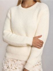 Sweter o grubym splocie z domieszką wełny - kremowy. Białe swetry klasyczne damskie Sinsay, l, z wełny, bez kołnierzyka. Za 59.99 zł.