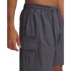 Szorty Under Armour Vibe Woven. Szare szorty damskie Under Armour, bez wzorów, z materiału, sportowe. Za 288.65 zł.
