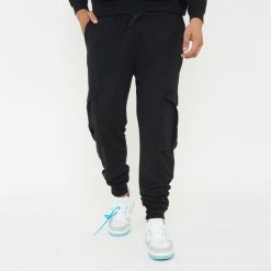 Spodnie sportowe F CARGO czarne. Czarne spodnie sportowe męskie Legea, z bawełny. W wyprzedaży za 108.00 zł.