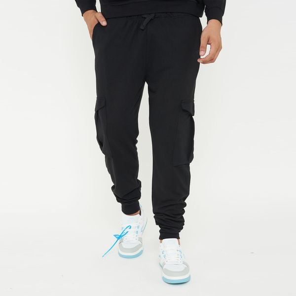 Spodnie sportowe F CARGO czarne. Czarne spodnie sportowe męskie Legea, z bawełny. W wyprzedaży za 108.00 zł.