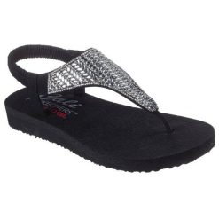 Sandały Skechers Meditation - Glamorous Muse W 119774-BLK czarne. Czarne sandały damskie z aplikacjami, z materiału, bez obcasa, na obcasie. Za 335.93 zł.
