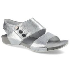 Srebrne Sandały Damskie Lemar Wygodne Buty Skórzane. Szare sandały damskie Lemar, bez wzorów, ze skóry, bez obcasa. Za 149.00 zł.