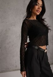 Czarna Bluzka Longsleeve z Koronki z Dekoltem w Stylu Łódki Chaldera. Czarne bluzki damskie Renee, m, bez wzorów, z jeansu, eleganckie, bez kołnierzyka, bez ramiączek. Za 69.99 zł.