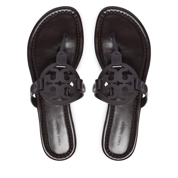 Japonki Tory Burch. Brązowe klapki damskie Tory Burch, bez wzorów, bez obcasa. Za 1,134.00 zł.