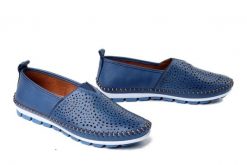 MANITU 840155-05 blau, półbuty damskie. Niebieskie półbuty damskie Manitu, w ażurowe wzory, z gumy, bez obcasa. Za 237.92 zł.