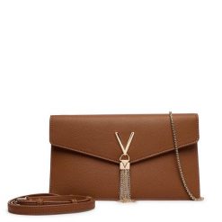 Torebka Valentino. Brązowe torebki klasyczne damskie Valentino, bez wzorów, wizytowe, bez kołnierzyka, bez ramiączek. Za 439.99 zł.