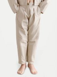 Mayoral Spodnie materiałowe 6546 Beżowy Regular Fit. Brązowe spodnie dziewczęce Mayoral, z bawełny. Za 157.99 zł.