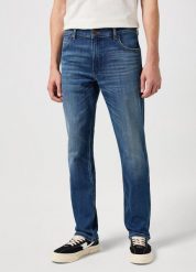 WRANGLER GREENSBORO MĘSKIE SPODNIE JEANSOWE JEANSY DŻINSY HARE BLUE 112350838 W15Q017969. Niebieskie jeansy męskie Wrangler. Za 229.99 zł.