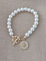 Nakkash Pozłacana bransoletka z cyrkoniami i szklanymi koralikami rozmiar: onesize. Białe bransoletki damskie Nakkash, pozłacane. Za 39.99 zł.