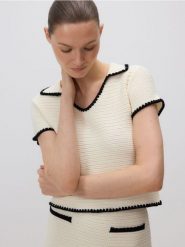 Sweter polo - złamana biel. Swetry klasyczne damskie Reserved, l, z dzianiny, bez kołnierzyka. W wyprzedaży za 79.99 zł.