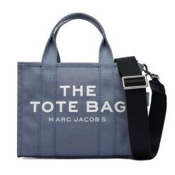 Torebka Marc Jacobs. Niebieskie torebki klasyczne damskie MARC JACOBS, bez wzorów, bez dodatków. Za 689.99 zł.