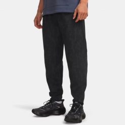 UA Unstoppable Fleece Spodnie Męskie Czarne. Czarne spodnie materiałowe męskie Under Armour, bez wzorów, z bawełny. Za 602.99 zł.