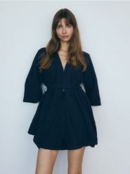 Muślinowe szorty - granatowy. Niebieskie szorty damskie Reserved, bez wzorów, z bawełny. W wyprzedaży za 59.99 zł.