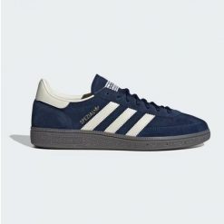 Buty adidas Handball Spezial IF7087 czarne. Czarne buty sportowe na co dzień męskie z gumy, bez zapięcia, do piłki ręcznej. Za 683.87 zł.