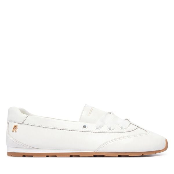 Baleriny Tommy Hilfiger. Białe baleriny damskie Tommy Hilfiger, bez wzorów, bez obcasa. Za 449.99 zł.