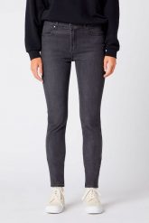 SPODNIE DAMSKIE WRANGLER SKINNY SOFT SHADOW W28KJW10I 112128287. Spodnie materiałowe damskie Wrangler, bez wzorów, z jeansu. Za 199.99 zł.