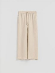 Luźne spodnie z lnem - beżowy. Brązowe spodnie materiałowe damskie Reserved, bez wzorów, z wiskozy. Za 129.99 zł.