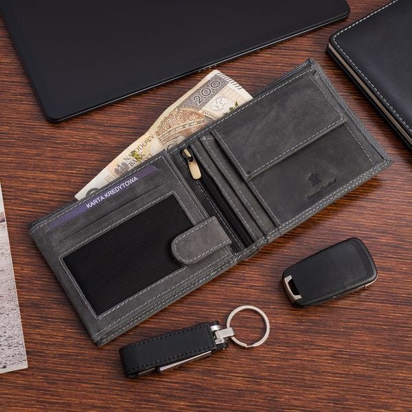 Portfel skórzany męski vintage poziomy klasyczny czarny RFiD Beltimore S51. Czarne portfele męskie bez wzorów. Za 59.90 zł.