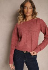 Różowy Sweter w Klasycznym Stylu z Tłoczonym Wzorem Deriel. Czerwone swetry klasyczne damskie Renee, z jeansu, bez kołnierzyka. Za 129.99 zł.