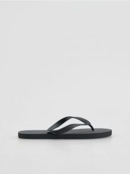 Klapki typu japonki - czarny. Czarne klapki i japonki męskie Reserved. Za 39.99 zł.