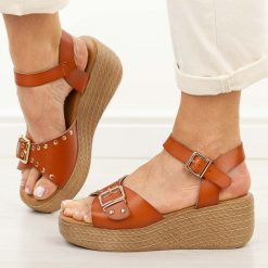 Brązowe sandały damskie na koturnie Sergio Leone Sk067H. Brązowe sandały damskie Sergio Leone, bez wzorów, z jeansu, bez obcasa, na koturnie. Za 139.00 zł.