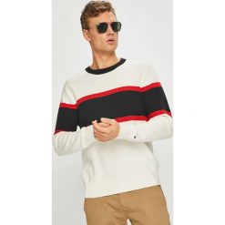 Tommy Hilfiger - Sweter. Białe swetry męskie Tommy Hilfiger, m, bez wzorów, z bawełny, bez kołnierzyka. W wyprzedaży za 319.90 zł.