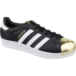 Czarne Buty adidas Superstar W Metal Toe W BB5115. Czarne buty sportowe na co dzień damskie Adidas, bez wzorów, z gumy, Adidas Superstar. W wyprzedaży za 349.00 zł.