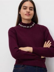 Sweter z ozdobną aplikacją - ciemnofioletowy. Fioletowe swetry klasyczne damskie Reserved, l, z dzianiny, bez kołnierzyka. Za 129.99 zł.