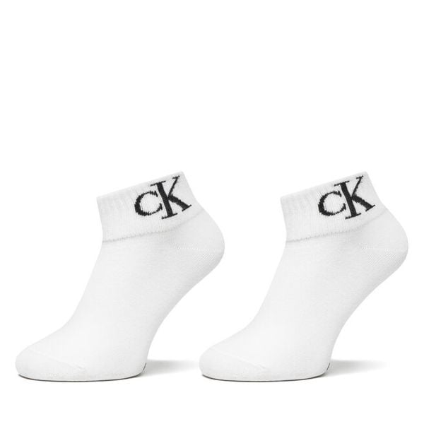 Skarpety długie Calvin Klein Jeans. Białe skarpetki damskie Calvin Klein Jeans, bez wzorów, z jeansu. Za 59.99 zł.