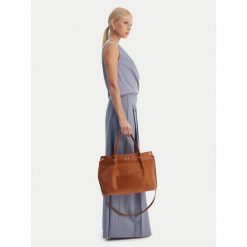 Torebka Armani Exchange. Brązowe torebki klasyczne damskie Armani Exchange, bez wzorów, bez dodatków. Za 819.99 zł.