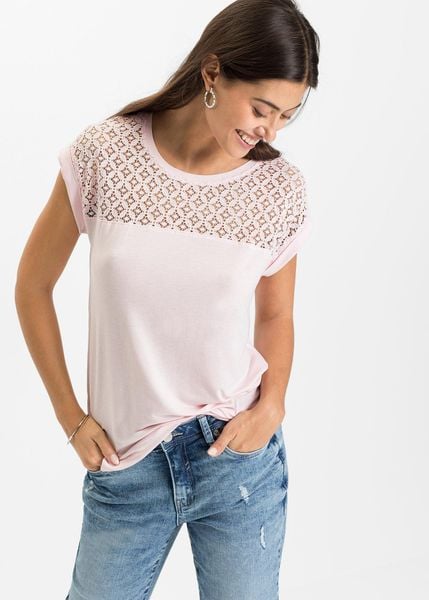 T-shirt z miękkiej mieszanki wiskozy. Białe t-shirty damskie bonprix, bez wzorów, z koronki, bez kołnierzyka. Za 62.99 zł.