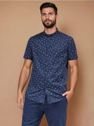 Koszula regular fit ze stójką - granatowy. Niebieskie koszule męskie Sinsay, l, bez wzorów, bez kołnierzyka, bez ramiączek. W wyprzedaży za 29.99 zł.