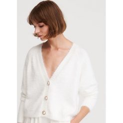 Pluszowy sweter - Biały. Białe swetry klasyczne damskie Reserved, l, bez kołnierzyka. Za 119.99 zł.