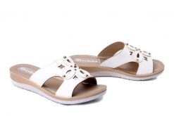 INBLU BV-45 001 biały, klapki damskie. Białe klapki damskie Inblu, bez wzorów, bez obcasa. Za 77.99 zł.