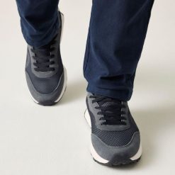 Buty Regatta Marine Heritage. Czarne buty sportowe na co dzień męskie Regatta, z meshu, z otwartym noskiem, bez zapięcia. Za 189.85 zł.