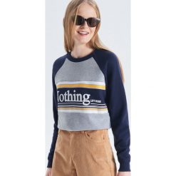 Bluza z napisem - Jasny szary. Szare bluzy bez kaptura damskie Cropp, l. Za 79.99 zł.
