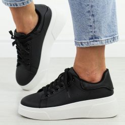 Czarne sportowe buty damskie McBraun 23290. Czarne buty sportowe na co dzień damskie McBraun, bez wzorów, z jeansu. Za 99.00 zł.