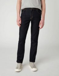 WRANGLER TEXAS MĘSKIE SPODNIE JEANSOWE SLIM DARK RINSE W12SP690A 112126514. Niebieskie spodnie wizytowe męskie Wrangler, z bawełny. W wyprzedaży za 119.99 zł.